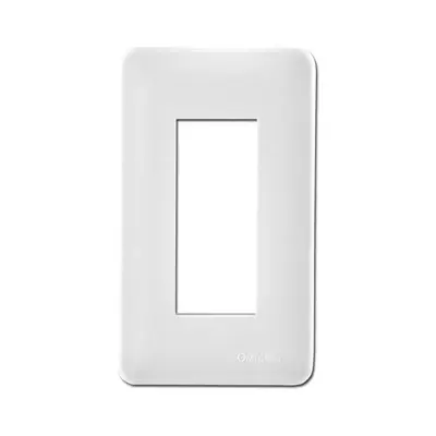 Omni Classic 3-Gang Plate (Blister Pack)